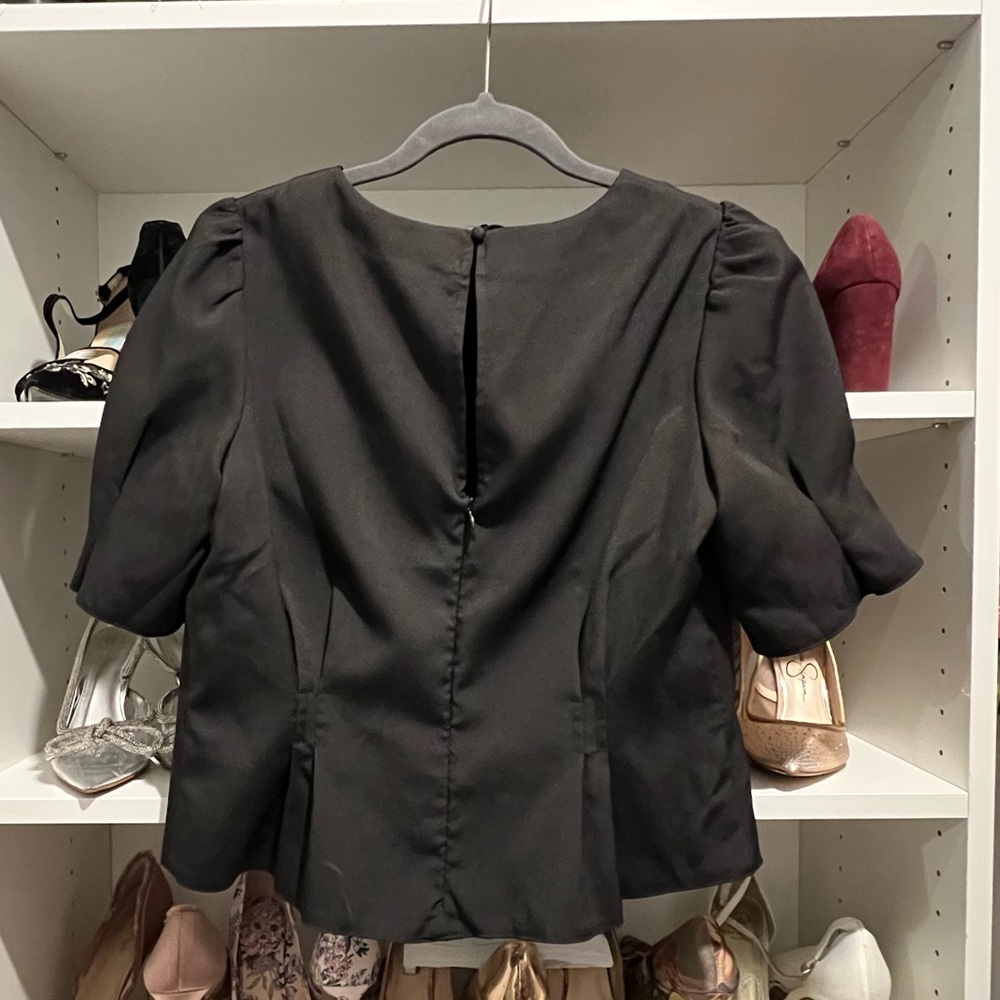 Cropped zipper back shirt